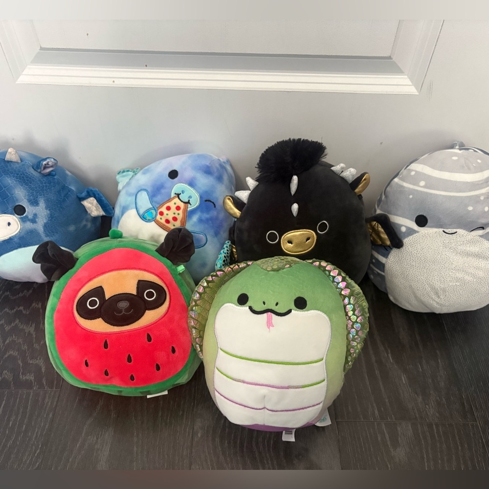 Set of 13 Squishmallows, mixed sizes. Some new with tags! Mix of animals.